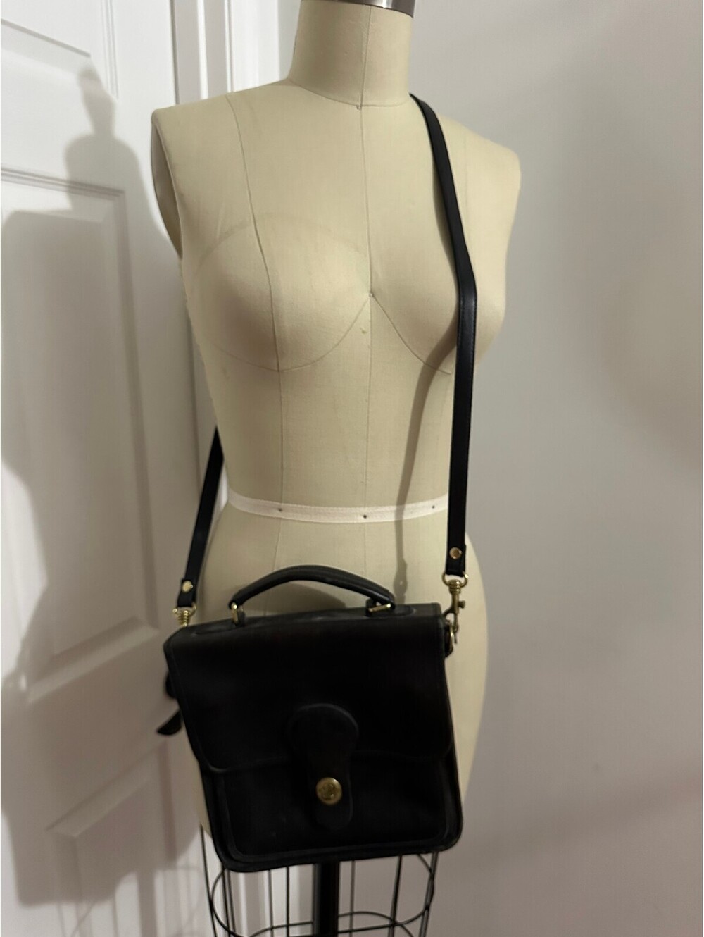 Vintage Hunt Club Black Leather Crossbody Bag Y2K